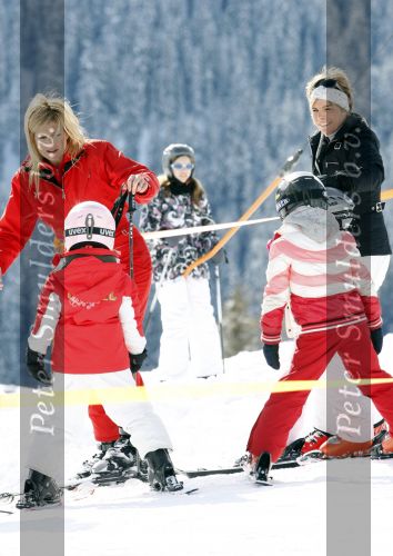 Lech 16 februari 2009
Fotosessie met de koninklijke familie in Oberlech. Koningin Beatrix Prins Willem Alexander Prinses Maxima Amalia Alexia Ariane Prins Constantijn Prins es Laurentien Claus Cazimir Eloise en  Leonore.
Peter Smulders bv