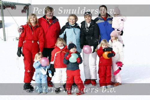 Lech 16 februari 2009
Fotosessie met de koninklijke familie in Oberlech. Koningin Beatrix Prins Willem Alexander Prinses Maxima Amalia Alexia Ariane Prins Constantijn Prins es Laurentien Claus Cazimir Eloise en  Leonore.
Peter Smulders bv