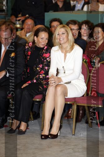 Mdedemblik 17 oktober 2007
Prinses Maxima  bezoekt de Jumbo speelgoed fabriek en doet werk achter de lopende band. Ook speelt ze met kinderen mens erger je niet.