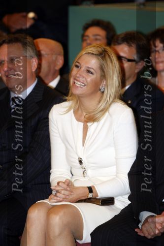 Mdedemblik 17 oktober 2007
Prinses Maxima  bezoekt de Jumbo speelgoed fabriek en doet werk achter de lopende band. Ook speelt ze met kinderen mens erger je niet.