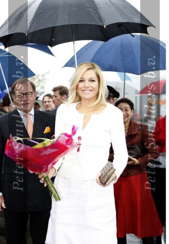 Mdedemblik 17 oktober 2007
Prinses Maxima  bezoekt de Jumbo speelgoed fabriek en doet werk achter de lopende band. Ook speelt ze met kinderen mens erger je niet.