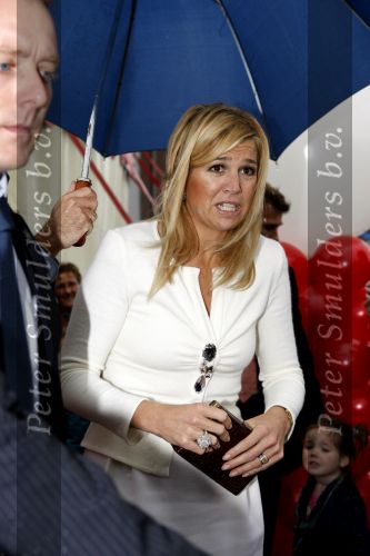 Mdedemblik 17 oktober 2007
Prinses Maxima  bezoekt de Jumbo speelgoed fabriek en doet werk achter de lopende band. Ook speelt ze met kinderen mens erger je niet.