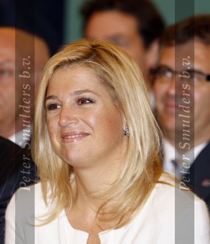 Mdedemblik 17 oktober 2007
Prinses Maxima  bezoekt de Jumbo speelgoed fabriek en doet werk achter de lopende band. Ook speelt ze met kinderen mens erger je niet.