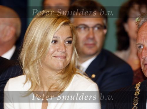 Mdedemblik 17 oktober 2007
Prinses Maxima  bezoekt de Jumbo speelgoed fabriek en doet werk achter de lopende band. Ook speelt ze met kinderen mens erger je niet.