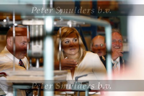 Mdedemblik 17 oktober 2007
Prinses Maxima  bezoekt de Jumbo speelgoed fabriek en doet werk achter de lopende band. Ook speelt ze met kinderen mens erger je niet.