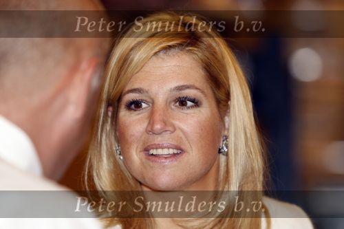 Mdedemblik 17 oktober 2007
Prinses Maxima  bezoekt de Jumbo speelgoed fabriek en doet werk achter de lopende band. Ook speelt ze met kinderen mens erger je niet.