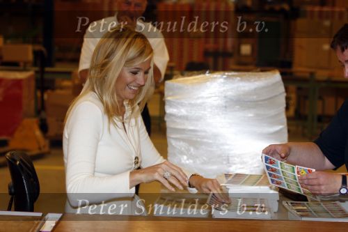 Mdedemblik 17 oktober 2007
Prinses Maxima  bezoekt de Jumbo speelgoed fabriek en doet werk achter de lopende band. Ook speelt ze met kinderen mens erger je niet.
