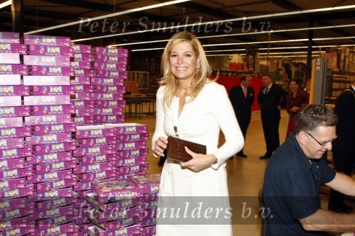 Mdedemblik 17 oktober 2007
Prinses Maxima  bezoekt de Jumbo speelgoed fabriek en doet werk achter de lopende band. Ook speelt ze met kinderen mens erger je niet.