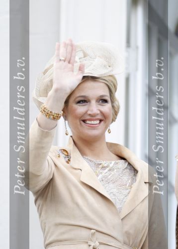 Den Haag 18 september 2007
Koningin Beatrix Prins Willem Alexander Maxima Prinses Margriet Pieter v Vollenhoven Prins Constantijn en Prinses Laurentien bij prinsjesdag met de gouden koets.
Peter Smulders bv