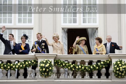Den Haag 18 september 2007
Koningin Beatrix Prins Willem Alexander Maxima Prinses Margriet Pieter v Vollenhoven Prins Constantijn en Prinses Laurentien bij prinsjesdag met de gouden koets.