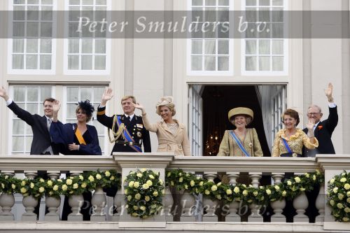 Den Haag 18 september 2007
Koningin Beatrix Prins Willem Alexander Maxima Prinses Margriet Pieter v Vollenhoven Prins Constantijn en Prinses Laurentien bij prinsjesdag met de gouden koets.