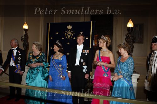 Den Haag 22 april 2009
Diner met de koninklijke familie van zweden en nederland. Aanwezig waren Prinses Maxima Koningin Beatrix Prins Willem Alexander Prinses Margriet Koning Carl Gustav en Koningin Silvia.
Peter Smulders bv