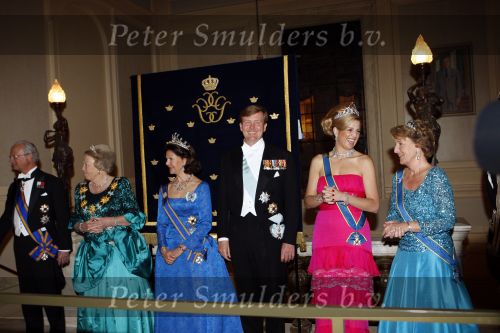 Den Haag 22 april 2009
Diner met de koninklijke familie van zweden en nederland. Aanwezig waren Prinses Maxima Koningin Beatrix Prins Willem Alexander Prinses Margriet Koning Carl Gustav en Koningin Silvia.
Peter Smulders bv
