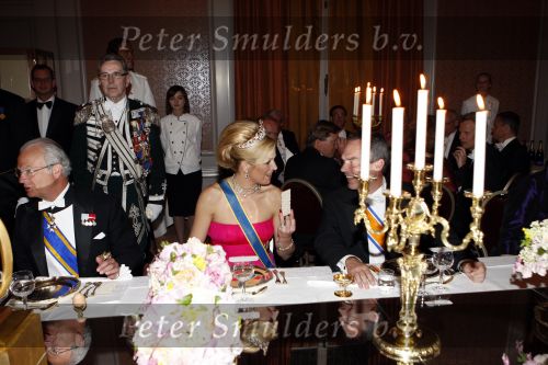 Den Haag 22 april 2009
Diner met de koninklijke familie van zweden en nederland. Aanwezig waren Prinses Maxima Koningin Beatrix Prins Willem Alexander Prinses Margriet Koning Carl Gustav en Koningin Silvia.
Peter Smulders bv