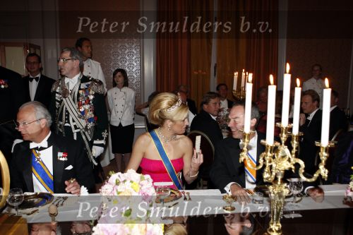 Den Haag 22 april 2009
Diner met de koninklijke familie van zweden en nederland. Aanwezig waren Prinses Maxima Koningin Beatrix Prins Willem Alexander Prinses Margriet Koning Carl Gustav en Koningin Silvia.
Peter Smulders bv