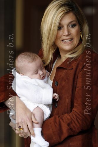 Den Haag 26 juni 2007
Fotomoment met Prins Willem Alexander Maxima Prinses Amalia Alexia en Ariane bij de koninklijke stallen. Prinses Alexia viert haar 2e verjaardag.