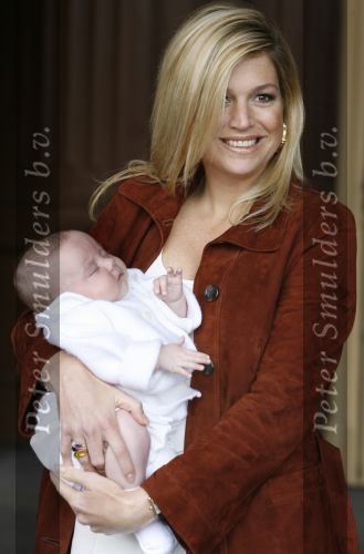 Den Haag 26 juni 2007
Fotomoment met Prins Willem Alexander Maxima Prinses Amalia Alexia en Ariane bij de koninklijke stallen. Prinses Alexia viert haar 2e verjaardag.