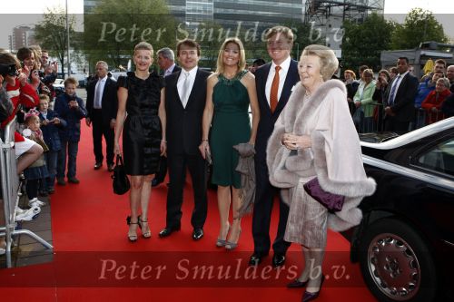Utrecht 28 april 2009
Pieter v Vollenhoven viert zijn 70e verjaardag in het Beatrix theater in Utrecht. Maxima Prins Willem Alex Koningin Beatrix Prinses Mabel en Prins Friso
Peter Smulders bv