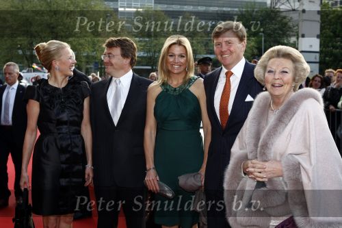 Utrecht 28 april 2009
Pieter v Vollenhoven viert zijn 70e verjaardag in het Beatrix theater in Utrecht. Maxima Prins Willem Alex Koningin Beatrix Prinses Mabel en Prins Friso
Peter Smulders bv
