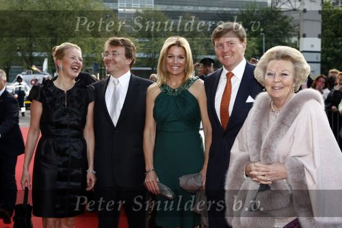 Utrecht 28 april 2009
Pieter v Vollenhoven viert zijn 70e verjaardag in het Beatrix theater in Utrecht. Maxima Prins Willem Alex Koningin Beatrix Prinses Mabel en Prins Friso
Peter Smulders bv