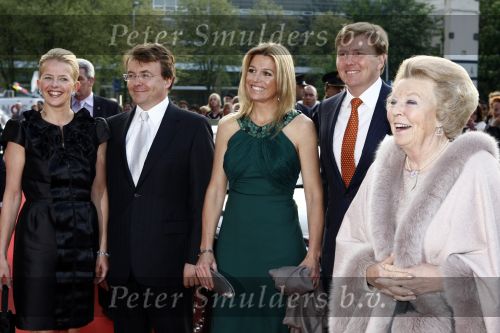 Utrecht 28 april 2009
Pieter v Vollenhoven viert zijn 70e verjaardag in het Beatrix theater in Utrecht. Maxima Prins Willem Alex Koningin Beatrix Prinses Mabel en Prins Friso
Peter Smulders bv