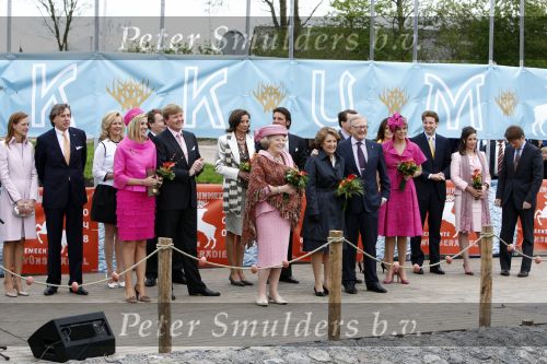 Makkum en Franeker30 april 2008
Koninginnedag 2008 met Koningin Beatrix Prins Willem Alexander Friso Constantijn Maurits Floris Pieter Christiaan Pieter v Vollenhoven en de prinsessen Maxima Laurentien Mabel Aimee Anita Margriet en Marilene. Ed Nijpels met zijn vrouw
Peter Smulders bv