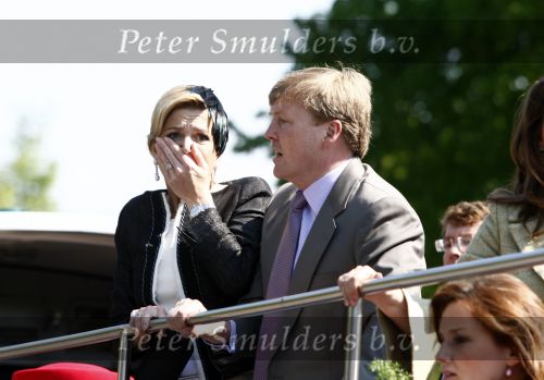 Apeldoorn 30 april 2009
Prinses Maxima en Prins Willem Alexander schrikken van het ongeluk / aanslag
die tijdens koninginnedag plaats vindt.
Peter Smulders bv