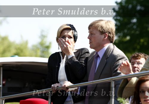 Apeldoorn 30 april 2009
Prinses Maxima en Prins Willem Alexander schrikken van het ongeluk / aanslag
die tijdens koninginnedag plaats vindt.
Peter Smulders bv