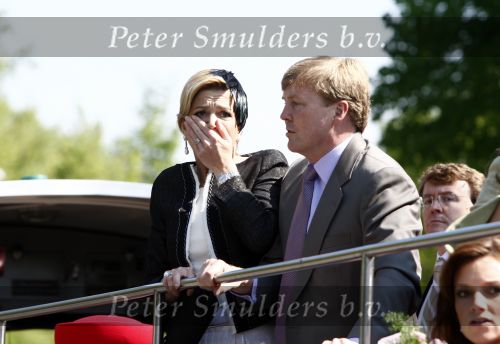 Apeldoorn 30 april 2009
Prinses Maxima en Prins Willem Alexander schrikken van het ongeluk / aanslag
die tijdens koninginnedag plaats vindt.
Peter Smulders bv