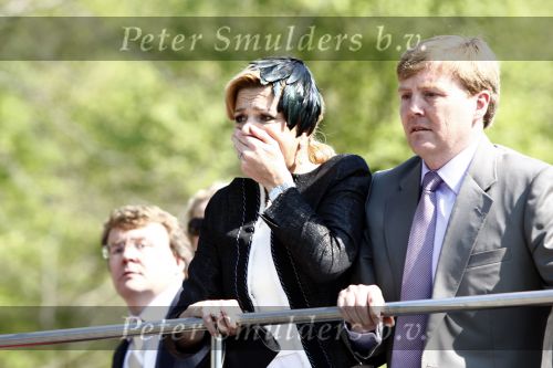 Apeldoorn 30 april 2009
Prinses Maxima en Prins Willem Alexander schrikken van het ongeluk / aanslag
die tijdens koninginnedag plaats vindt.
Peter Smulders bv