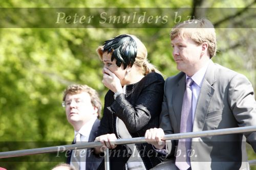 Apeldoorn 30 april 2009
Prinses Maxima en Prins Willem Alexander schrikken van het ongeluk / aanslag
die tijdens koninginnedag plaats vindt.
Peter Smulders bv