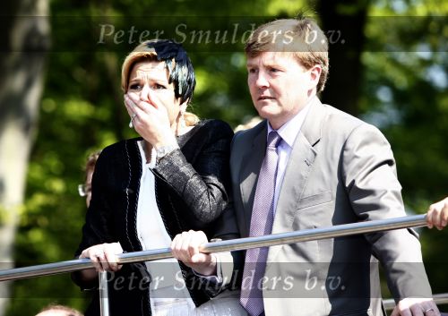 Apeldoorn 30 april 2009
Prinses Maxima en Prins Willem Alexander schrikken van het ongeluk / aanslag
die tijdens koninginnedag plaats vindt.
Peter Smulders bv