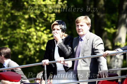 Apeldoorn 30 april 2009
Prinses Maxima en Prins Willem Alexander schrikken van het ongeluk / aanslag
die tijdens koninginnedag plaats vindt.
Peter Smulders bv