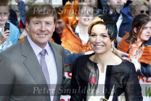 Apeldoorn 30 april 2009
Koninginnedag 2009 in apeldoorn met Koningin Beatrix Pieter v Vollenhoven Prinses Margriet Maxima Prins Willem Alexander Prins Constantijn Prinses Laurentien Prinses Mabel Prins Friso Prins Maurits Prinses Marilene Prins Pieter Christiaan Prinses Anita Prins Floris een zwangere Prinses Aimee en Prinses Annette. s middags probeerde een dwaas een aanslag te plegen op de koninklijke familie waarbij meerdere doden vielen.
Peter Smulders bv