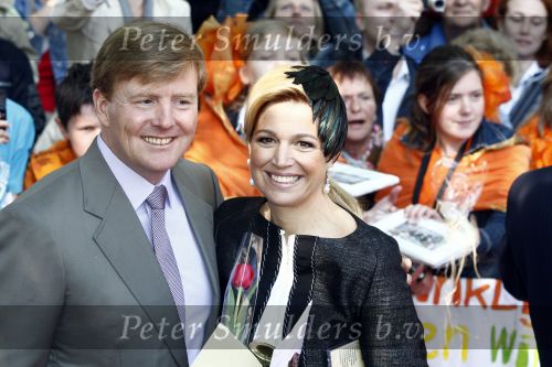 Apeldoorn 30 april 2009
Koninginnedag 2009 in apeldoorn met Koningin Beatrix Pieter v Vollenhoven Prinses Margriet Maxima Prins Willem Alexander Prins Constantijn Prinses Laurentien Prinses Mabel Prins Friso Prins Maurits Prinses Marilene Prins Pieter Christiaan Prinses Anita Prins Floris een zwangere Prinses Aimee en Prinses Annette. s middags probeerde een dwaas een aanslag te plegen op de koninklijke familie waarbij meerdere doden vielen.
Peter Smulders bv