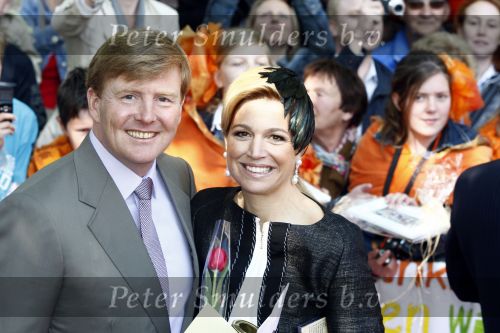 Apeldoorn 30 april 2009
Koninginnedag 2009 in apeldoorn met Koningin Beatrix Pieter v Vollenhoven Prinses Margriet Maxima Prins Willem Alexander Prins Constantijn Prinses Laurentien Prinses Mabel Prins Friso Prins Maurits Prinses Marilene Prins Pieter Christiaan Prinses Anita Prins Floris een zwangere Prinses Aimee en Prinses Annette. s middags probeerde een dwaas een aanslag te plegen op de koninklijke familie waarbij meerdere doden vielen.
Peter Smulders bv
