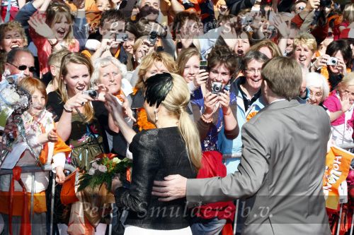 Apeldoorn 30 april 2009
Koninginnedag 2009 in apeldoorn met Koningin Beatrix Pieter v Vollenhoven Prinses Margriet Maxima Prins Willem Alexander Prins Constantijn Prinses Laurentien Prinses Mabel Prins Friso Prins Maurits Prinses Marilene Prins Pieter Christiaan Prinses Anita Prins Floris een zwangere Prinses Aimee en Prinses Annette. s middags probeerde een dwaas een aanslag te plegen op de koninklijke familie waarbij meerdere doden vielen.
Peter Smulders bv