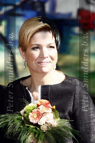 Apeldoorn 30 april 2009
Koninginnedag 2009 in apeldoorn met Koningin Beatrix Pieter v Vollenhoven Prinses Margriet Maxima Prins Willem Alexander Prins Constantijn Prinses Laurentien Prinses Mabel Prins Friso Prins Maurits Prinses Marilene Prins Pieter Christiaan Prinses Anita Prins Floris een zwangere Prinses Aimee en Prinses Annette. s middags probeerde een dwaas een aanslag te plegen op de koninklijke familie waarbij meerdere doden vielen.
Peter Smulders bv