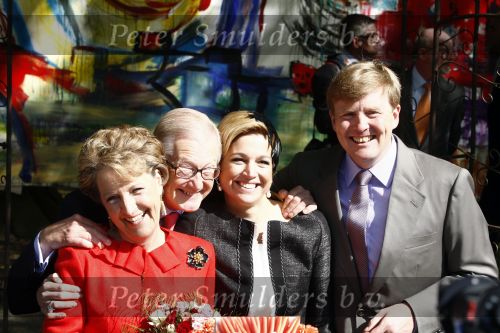 Apeldoorn 30 april 2009
Koninginnedag 2009 in apeldoorn met Koningin Beatrix Pieter v Vollenhoven Prinses Margriet Maxima Prins Willem Alexander Prins Constantijn Prinses Laurentien Prinses Mabel Prins Friso Prins Maurits Prinses Marilene Prins Pieter Christiaan Prinses Anita Prins Floris een zwangere Prinses Aimee en Prinses Annette. s middags probeerde een dwaas een aanslag te plegen op de koninklijke familie waarbij meerdere doden vielen.
Peter Smulders bv
