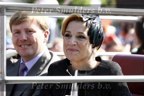 Apeldoorn 30 april 2009
Koninginnedag 2009 in apeldoorn met Koningin Beatrix Pieter v Vollenhoven Prinses Margriet Maxima Prins Willem Alexander Prins Constantijn Prinses Laurentien Prinses Mabel Prins Friso Prins Maurits Prinses Marilene Prins Pieter Christiaan Prinses Anita Prins Floris een zwangere Prinses Aimee en Prinses Annette. s middags probeerde een dwaas een aanslag te plegen op de koninklijke familie waarbij meerdere doden vielen.
Peter Smulders bv