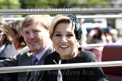 Apeldoorn 30 april 2009
Koninginnedag 2009 in apeldoorn met Koningin Beatrix Pieter v Vollenhoven Prinses Margriet Maxima Prins Willem Alexander Prins Constantijn Prinses Laurentien Prinses Mabel Prins Friso Prins Maurits Prinses Marilene Prins Pieter Christiaan Prinses Anita Prins Floris een zwangere Prinses Aimee en Prinses Annette. s middags probeerde een dwaas een aanslag te plegen op de koninklijke familie waarbij meerdere doden vielen.
Peter Smulders bv