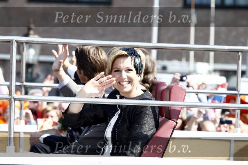 Apeldoorn 30 april 2009
Koninginnedag 2009 in apeldoorn met Koningin Beatrix Pieter v Vollenhoven Prinses Margriet Maxima Prins Willem Alexander Prins Constantijn Prinses Laurentien Prinses Mabel Prins Friso Prins Maurits Prinses Marilene Prins Pieter Christiaan Prinses Anita Prins Floris een zwangere Prinses Aimee en Prinses Annette. s middags probeerde een dwaas een aanslag te plegen op de koninklijke familie waarbij meerdere doden vielen.
Peter Smulders bv