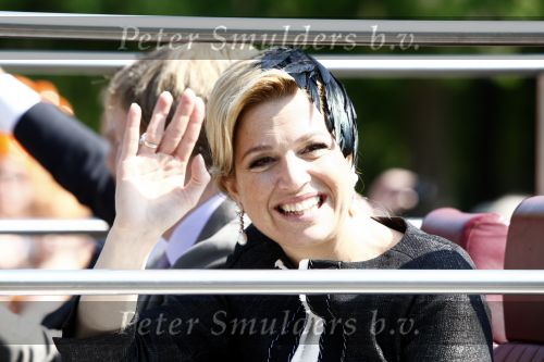 Apeldoorn 30 april 2009
Koninginnedag 2009 in apeldoorn met Koningin Beatrix Pieter v Vollenhoven Prinses Margriet Maxima Prins Willem Alexander Prins Constantijn Prinses Laurentien Prinses Mabel Prins Friso Prins Maurits Prinses Marilene Prins Pieter Christiaan Prinses Anita Prins Floris een zwangere Prinses Aimee en Prinses Annette. s middags probeerde een dwaas een aanslag te plegen op de koninklijke familie waarbij meerdere doden vielen.
Peter Smulders bv
