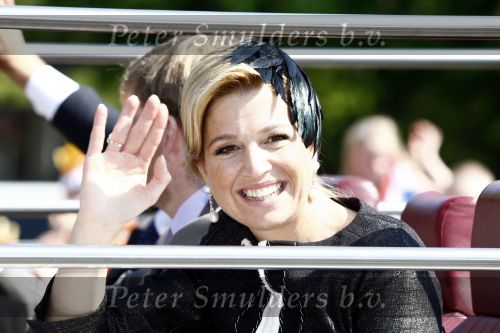 Apeldoorn 30 april 2009
Koninginnedag 2009 in apeldoorn met Koningin Beatrix Pieter v Vollenhoven Prinses Margriet Maxima Prins Willem Alexander Prins Constantijn Prinses Laurentien Prinses Mabel Prins Friso Prins Maurits Prinses Marilene Prins Pieter Christiaan Prinses Anita Prins Floris een zwangere Prinses Aimee en Prinses Annette. s middags probeerde een dwaas een aanslag te plegen op de koninklijke familie waarbij meerdere doden vielen.
Peter Smulders bv