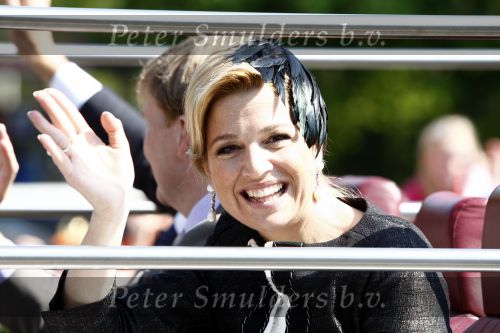 Apeldoorn 30 april 2009
Koninginnedag 2009 in apeldoorn met Koningin Beatrix Pieter v Vollenhoven Prinses Margriet Maxima Prins Willem Alexander Prins Constantijn Prinses Laurentien Prinses Mabel Prins Friso Prins Maurits Prinses Marilene Prins Pieter Christiaan Prinses Anita Prins Floris een zwangere Prinses Aimee en Prinses Annette. s middags probeerde een dwaas een aanslag te plegen op de koninklijke familie waarbij meerdere doden vielen.
Peter Smulders bv