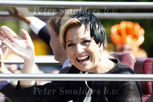 Apeldoorn 30 april 2009
Koninginnedag 2009 in apeldoorn met Koningin Beatrix Pieter v Vollenhoven Prinses Margriet Maxima Prins Willem Alexander Prins Constantijn Prinses Laurentien Prinses Mabel Prins Friso Prins Maurits Prinses Marilene Prins Pieter Christiaan Prinses Anita Prins Floris een zwangere Prinses Aimee en Prinses Annette. s middags probeerde een dwaas een aanslag te plegen op de koninklijke familie waarbij meerdere doden vielen.
Peter Smulders bv