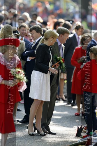 Apeldoorn 30 april 2009
Koninginnedag 2009 in apeldoorn met Koningin Beatrix Pieter v Vollenhoven Prinses Margriet Maxima Prins Willem Alexander Prins Constantijn Prinses Laurentien Prinses Mabel Prins Friso Prins Maurits Prinses Marilene Prins Pieter Christiaan Prinses Anita Prins Floris een zwangere Prinses Aimee en Prinses Annette. s middags probeerde een dwaas een aanslag te plegen op de koninklijke familie waarbij meerdere doden vielen.
Peter Smulders bv