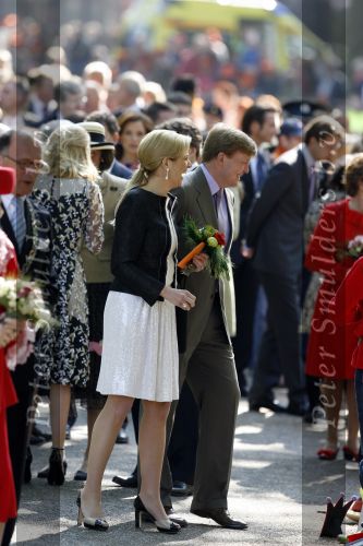 Apeldoorn 30 april 2009
Koninginnedag 2009 in apeldoorn met Koningin Beatrix Pieter v Vollenhoven Prinses Margriet Maxima Prins Willem Alexander Prins Constantijn Prinses Laurentien Prinses Mabel Prins Friso Prins Maurits Prinses Marilene Prins Pieter Christiaan Prinses Anita Prins Floris een zwangere Prinses Aimee en Prinses Annette. s middags probeerde een dwaas een aanslag te plegen op de koninklijke familie waarbij meerdere doden vielen.
Peter Smulders bv