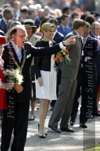 Apeldoorn 30 april 2009
Koninginnedag 2009 in apeldoorn met Koningin Beatrix Pieter v Vollenhoven Prinses Margriet Maxima Prins Willem Alexander Prins Constantijn Prinses Laurentien Prinses Mabel Prins Friso Prins Maurits Prinses Marilene Prins Pieter Christiaan Prinses Anita Prins Floris een zwangere Prinses Aimee en Prinses Annette. s middags probeerde een dwaas een aanslag te plegen op de koninklijke familie waarbij meerdere doden vielen.
Peter Smulders bv