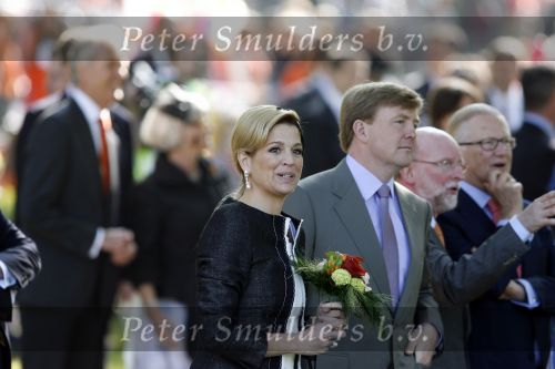 Apeldoorn 30 april 2009
Koninginnedag 2009 in apeldoorn met Koningin Beatrix Pieter v Vollenhoven Prinses Margriet Maxima Prins Willem Alexander Prins Constantijn Prinses Laurentien Prinses Mabel Prins Friso Prins Maurits Prinses Marilene Prins Pieter Christiaan Prinses Anita Prins Floris een zwangere Prinses Aimee en Prinses Annette. s middags probeerde een dwaas een aanslag te plegen op de koninklijke familie waarbij meerdere doden vielen.
Peter Smulders bv